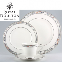 <span>Royal Doulton Arlington was produced from 1991 to 1997. Platinum trim.</span><br /><br /><span>All our stock is new from the supplier, Royal Doulton.&nbsp;</span><br /><br /><span>*This is a discontinued range so only available while stock lasts.*</span><br /><br /><strong>Offical UK Stockist</strong>