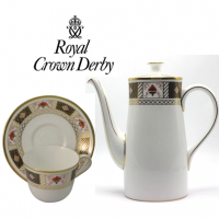 <strong>Now Discontinued. These items are available from the stock we have left.</strong><br />This classic border pattern with distinctive Imari palette frames an attractive expanse of pure white fine bone china.